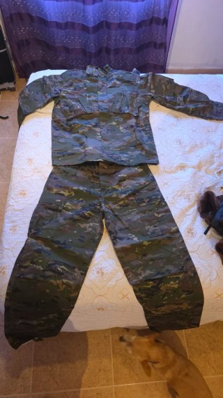 Traje militar camuflaje