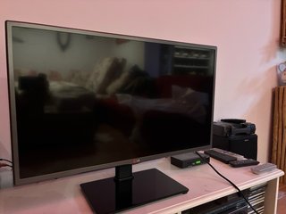 Soporte TV LG + TV 32”