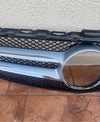 Parrilla Mercedes CW205