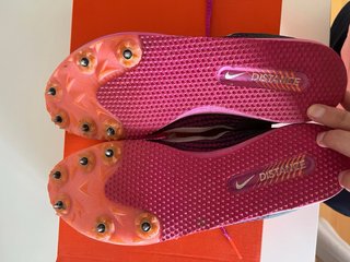 Zapatillas de clavos Nike negras y rosas