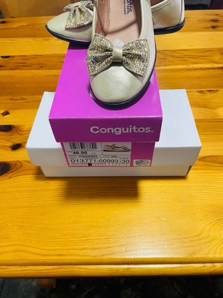 Zapatitos dorados Conguitos niña con lazo