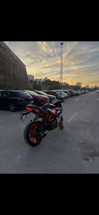 KTM RC 390 2021 Negra y Naranja