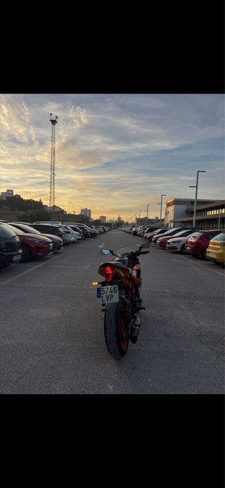 KTM RC 390 2021 Negra y Naranja