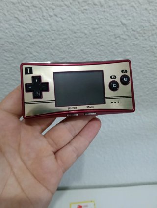 Game Boy Micro Famicom Edition