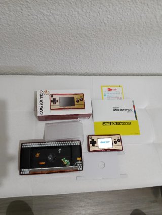 Game Boy Micro Famicom Edition