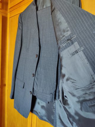 Traje de raya diplomática gris. Talla M/L