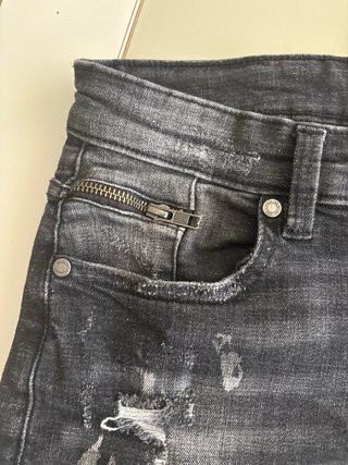 Pantalón negro corto vaquero roto Supply&Demand