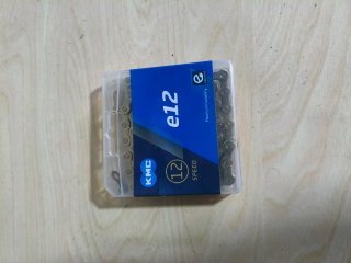 Cadena KMC e12 Dorada 130 Eslabones