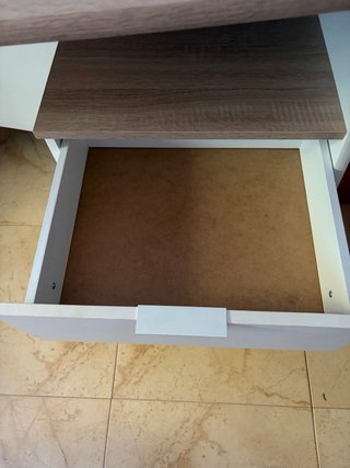 Escritorio blanco y roble con cajonera