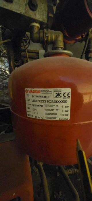 Caldera gasoil roja y blanca