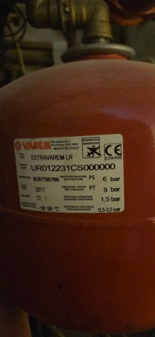 Caldera gasoil roja y blanca
