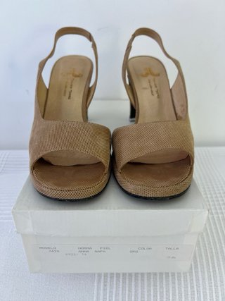 Zapatos de tacón Jorge Juan.  Piel Ante. Talla 36