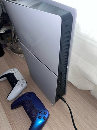 PS5 Digital Edition + 2 Mandos (Custom)