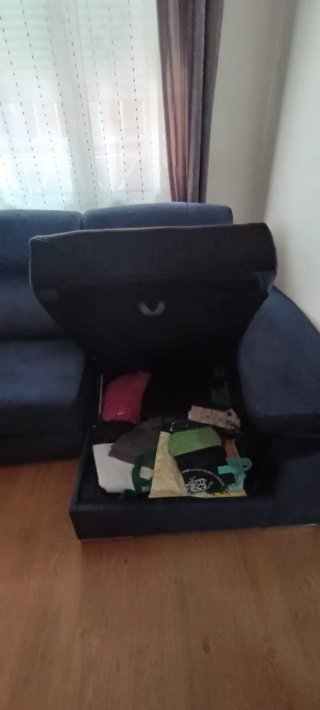 Sofá chaise longue convertible en cama con arcón