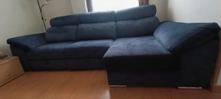 Sofá chaise longue convertible en cama con arcón