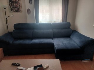 Sofá chaise longue convertible en cama con arcón