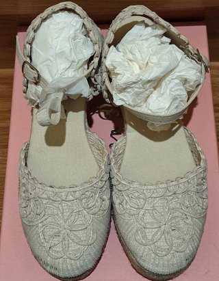 Sandalias cuña beige con tiras