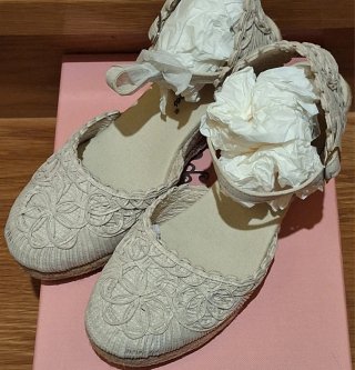 Sandalias cuña beige con tiras