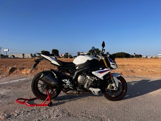 BMW S1000R