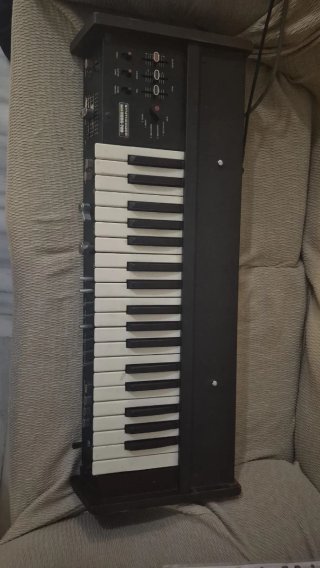 Sintetizador KORG 700