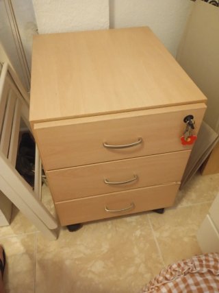 Cajonera con ruedas y llave