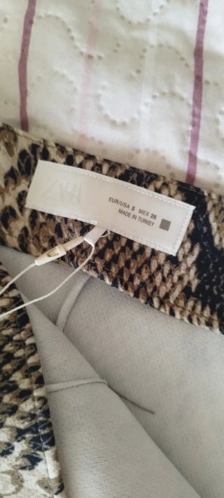Falda Zara efecto piel serpiente Talla S
