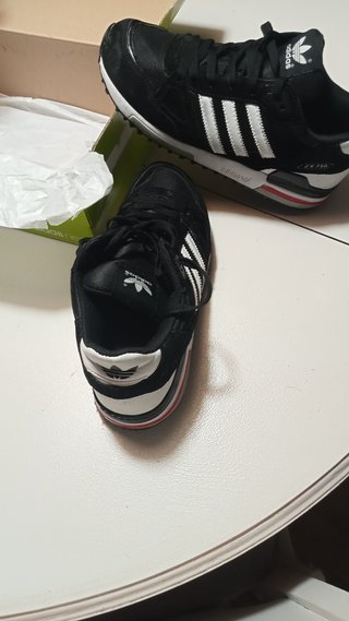 Zapatillas Adidas ZX 750 Negras y Blancas de segunda mano por 35