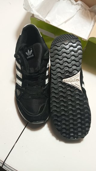 Zapatillas Adidas ZX 750 Negras y Blancas de segunda mano por 35