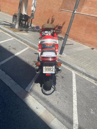 Honda CBR1000F Sport Roja y Blanca