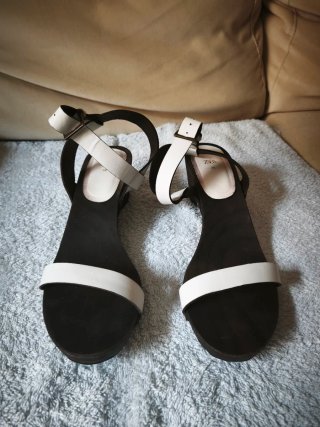 Sandalias cuña Zara Talla 38