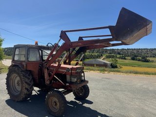 Tractor Ebro con pala EL LEON