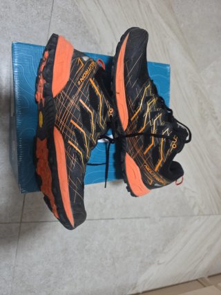 Zapatillas Trail Scarpa Neutron 2 Negras Naranja