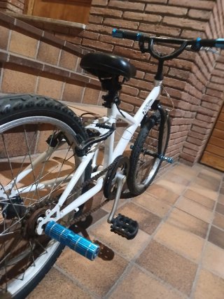 Bicicleta infantil blanca