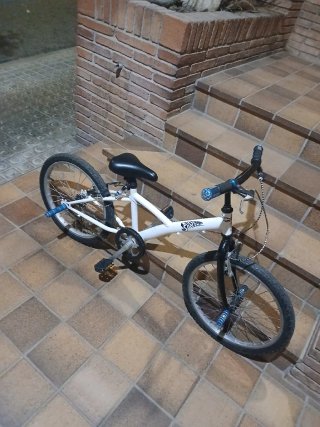 Bicicleta infantil blanca