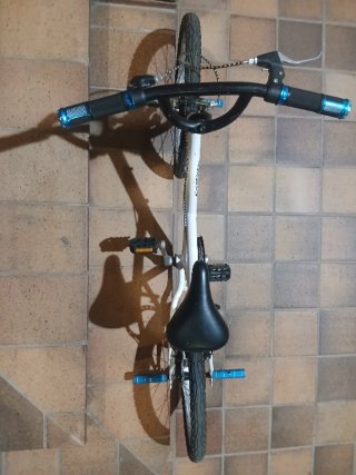 Bicicleta infantil blanca