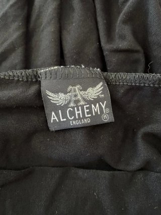 Camiseta Alchemy Negra con Rosas Rojas
