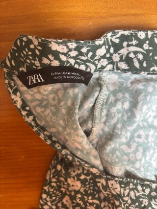 Camisa Zara floral verde y blanco