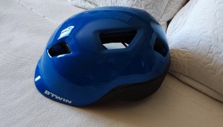 Casco y protectores infantiles azul
