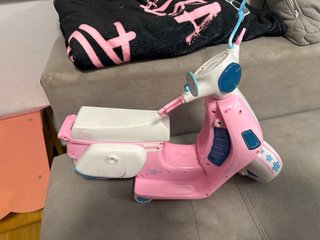 Moto Nancy Scooter Rosa y Blanca