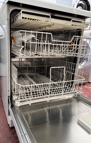 LAVAVAJILLAS MIELE TRES BANDEJAS BLANCO