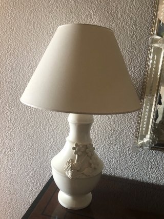 Lámpara de mesa antigua floral