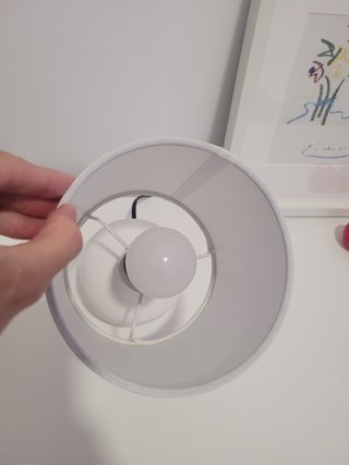 Lámpara de mesa blanca