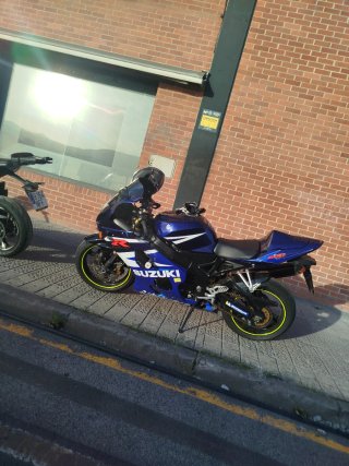 Suzuki GSXR 600 K4 Azul y Blanca