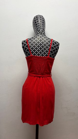Vestido rojo con cinturón