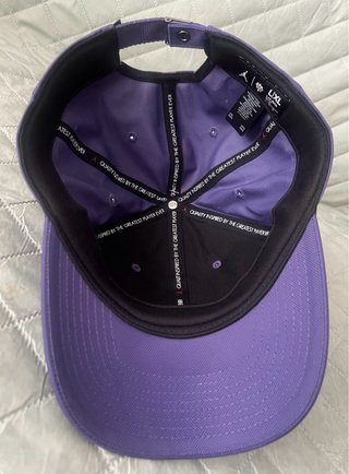 GORRA JORDAN “RISE” CAP MORADA LOGO METÁLICO L/XL