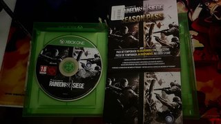 Lote 2 giochi Xbox One: Rainbow Six Siege e Call of Duty