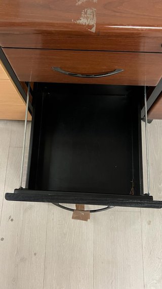 Cajonera de madera con ruedas