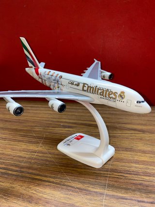 Maqueta Airbus A380 Emirates Real Madrid 1:250