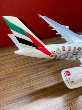 Maqueta Airbus A380 Emirates Real Madrid 1:250