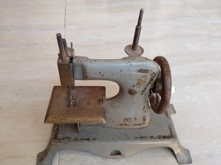 Máquina de coser vintage metal siglo XX